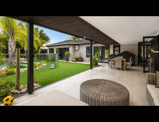 4 BEDROOM FREESTANDING TO LET IN FLAMINGO VLEI